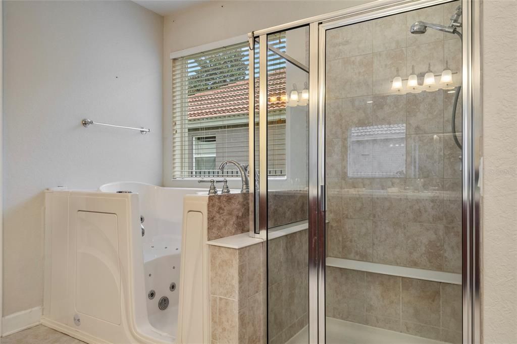 For Sale: $685,000 (3 beds, 3 baths, 2534 Square Feet)