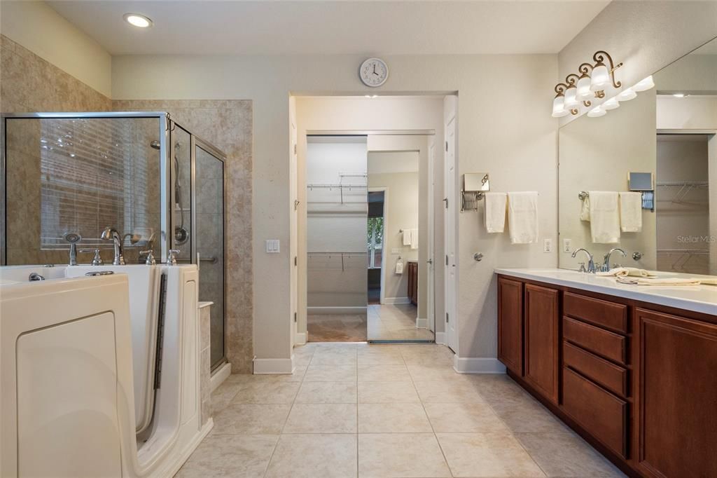 For Sale: $685,000 (3 beds, 3 baths, 2534 Square Feet)