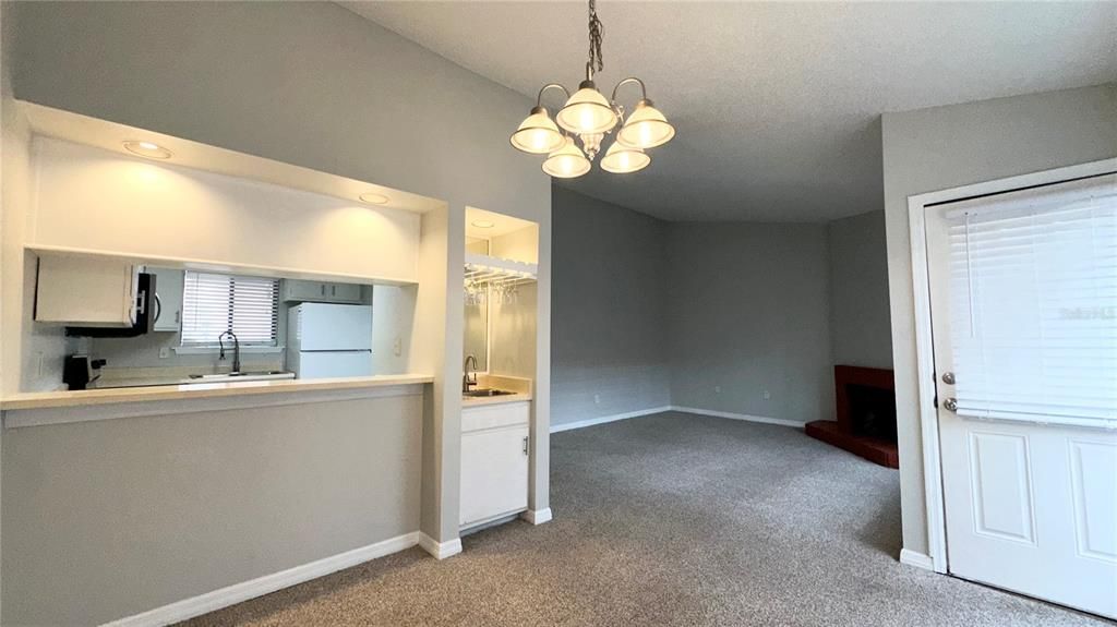 For Rent: $1,399 (1 beds, 1 baths, 759 Square Feet)