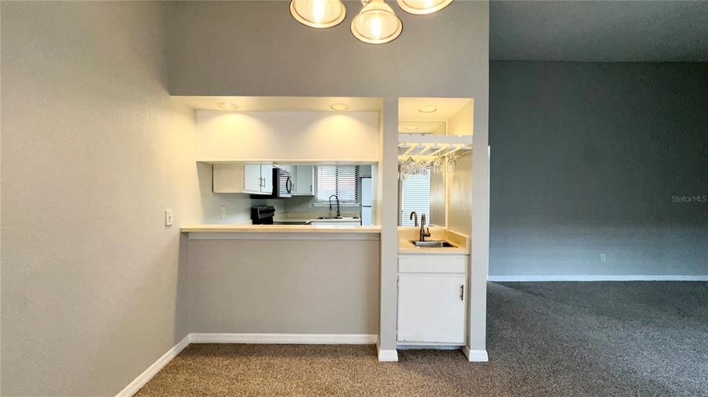 For Rent: $1,399 (1 beds, 1 baths, 759 Square Feet)