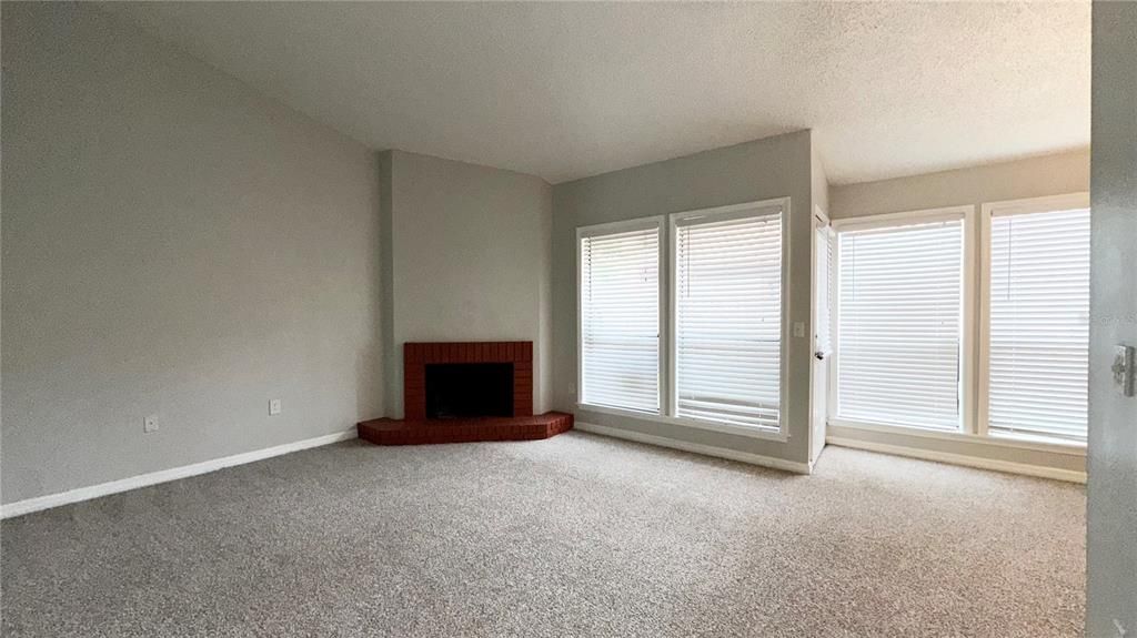 For Rent: $1,399 (1 beds, 1 baths, 759 Square Feet)