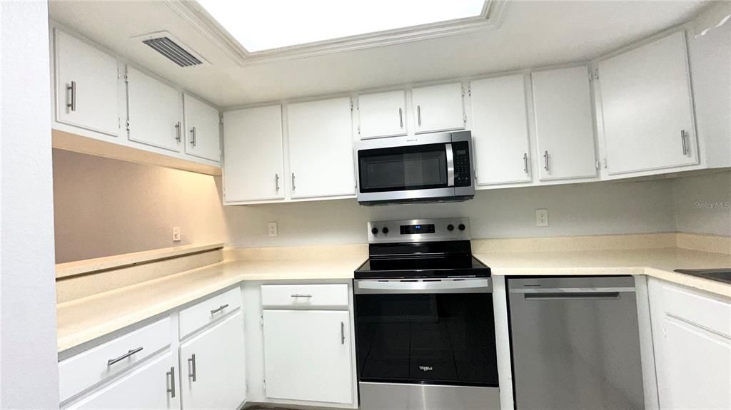For Rent: $1,399 (1 beds, 1 baths, 759 Square Feet)