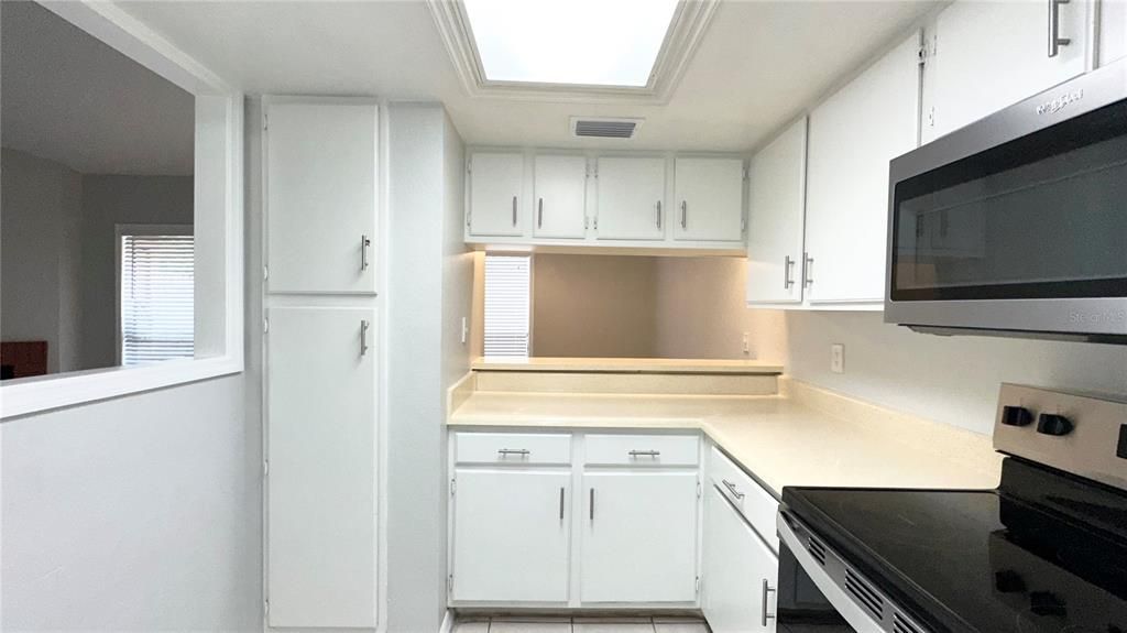For Rent: $1,399 (1 beds, 1 baths, 759 Square Feet)