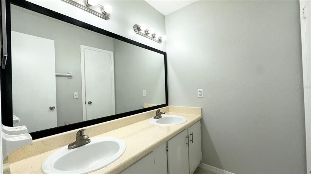 For Rent: $1,399 (1 beds, 1 baths, 759 Square Feet)