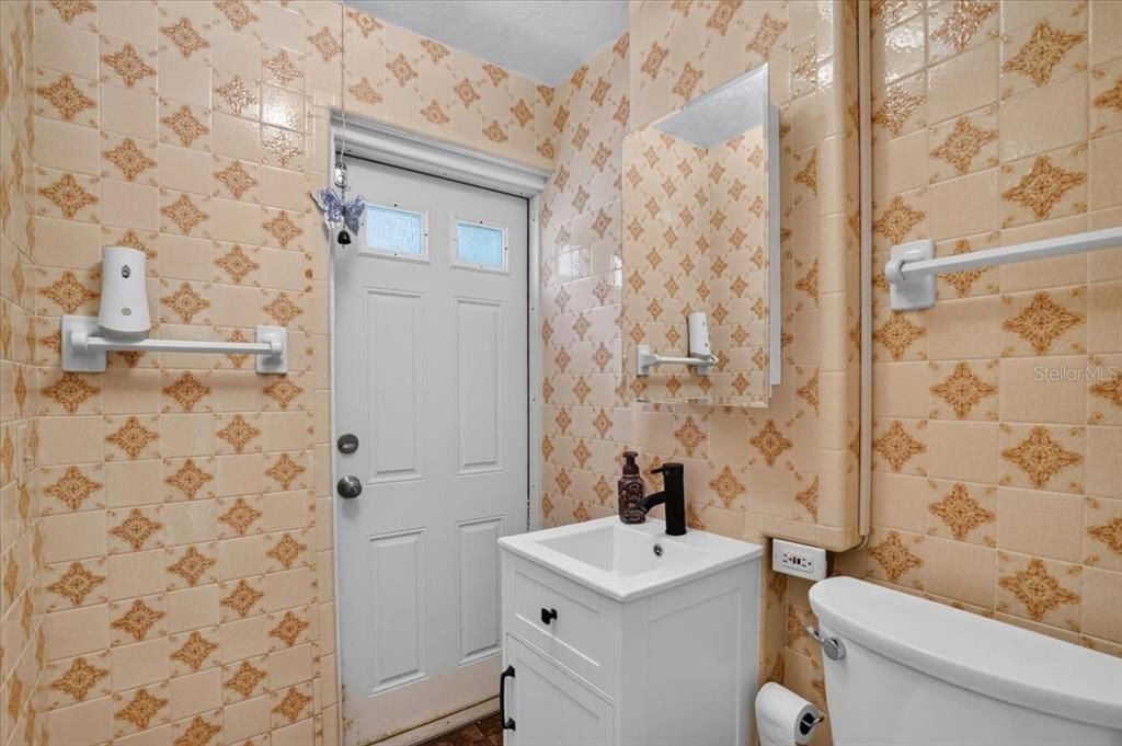 Под контрактом: $425,000 (3 спален, 2 ванн, 1324 Квадратных фут)