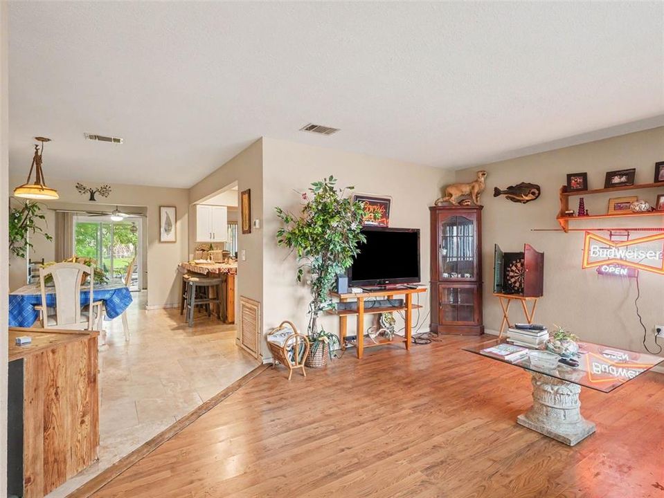 For Sale: $220,000 (3 beds, 2 baths, 1634 Square Feet)