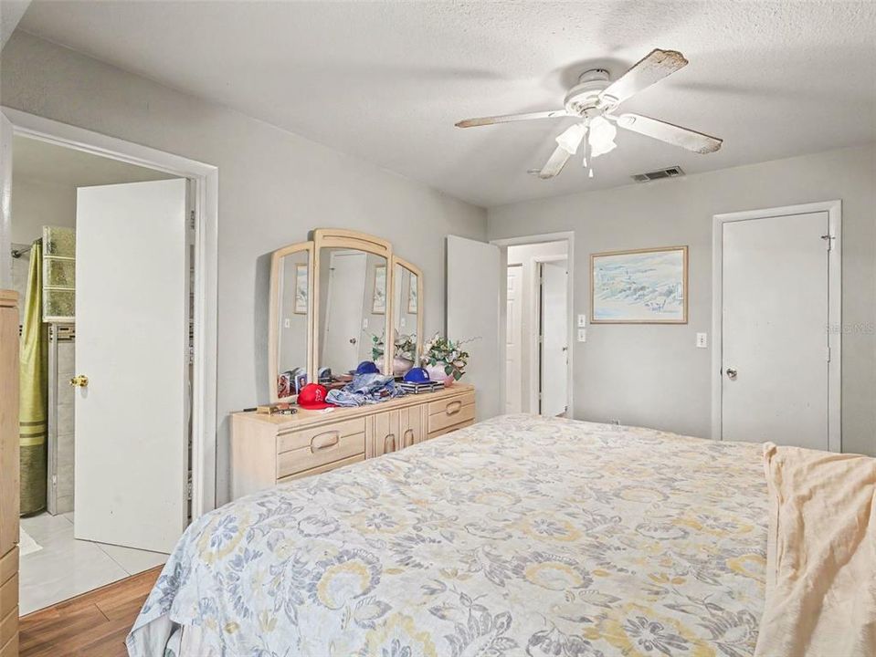 For Sale: $220,000 (3 beds, 2 baths, 1634 Square Feet)