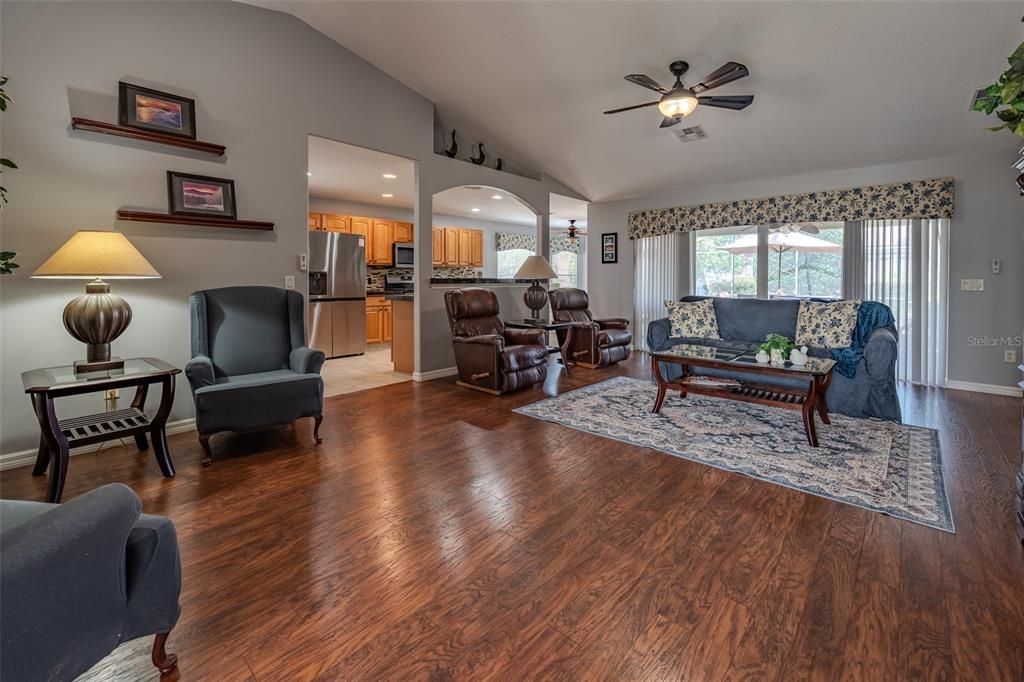 For Sale: $279,900 (3 beds, 2 baths, 1646 Square Feet)