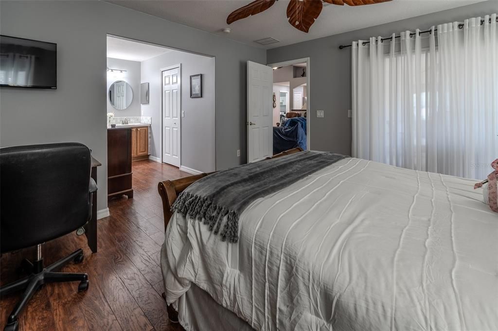 For Sale: $279,900 (3 beds, 2 baths, 1646 Square Feet)