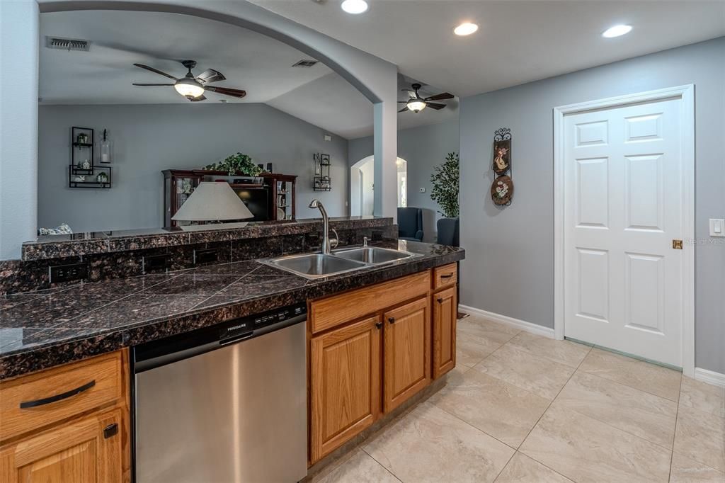For Sale: $279,900 (3 beds, 2 baths, 1646 Square Feet)
