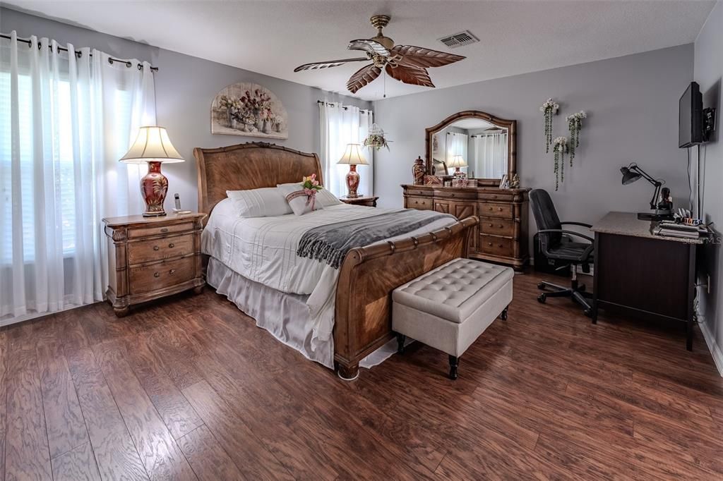 For Sale: $279,900 (3 beds, 2 baths, 1646 Square Feet)