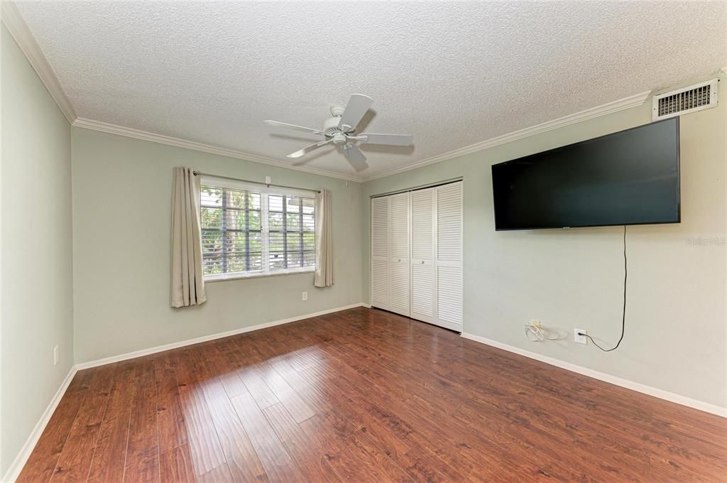 For Sale: $240,000 (2 beds, 2 baths, 1118 Square Feet)