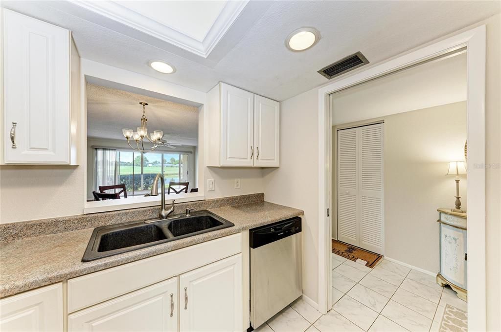 For Sale: $240,000 (2 beds, 2 baths, 1118 Square Feet)