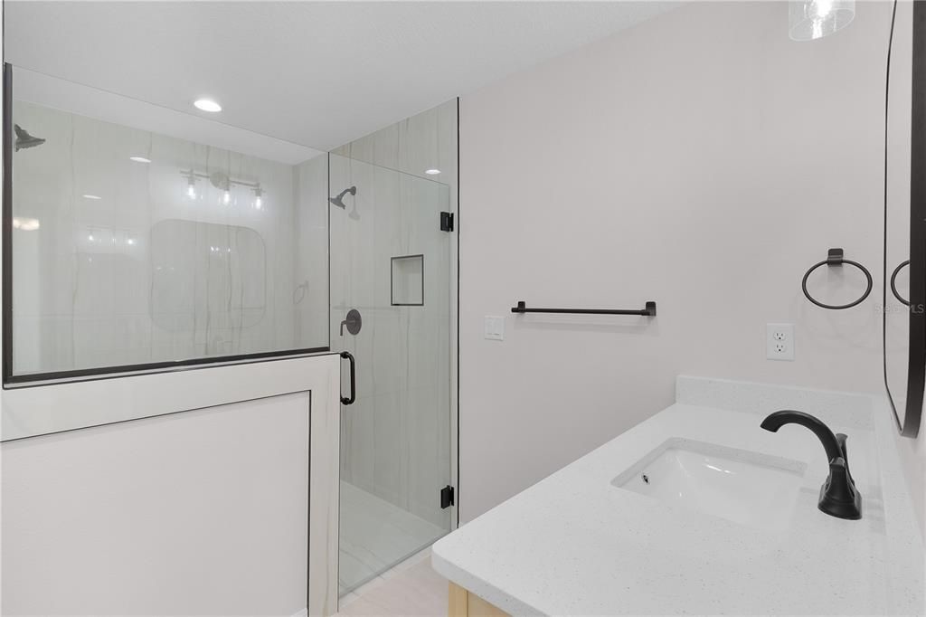 For Sale: $325,000 (3 beds, 2 baths, 1579 Square Feet)