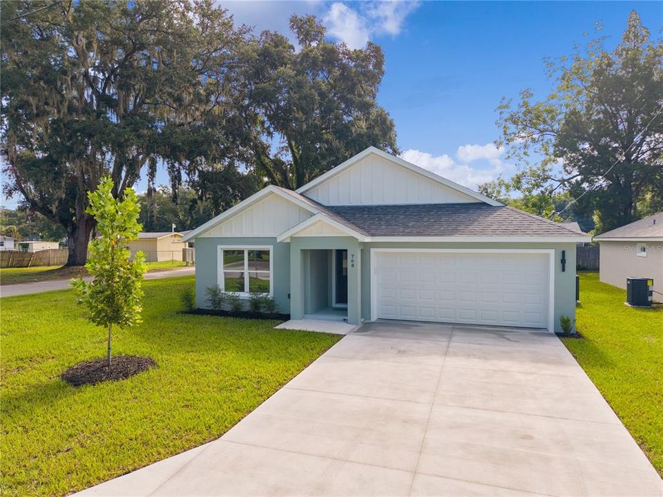 For Sale: $325,000 (3 beds, 2 baths, 1579 Square Feet)