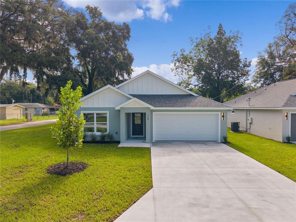 For Sale: $325,000 (3 beds, 2 baths, 1579 Square Feet)