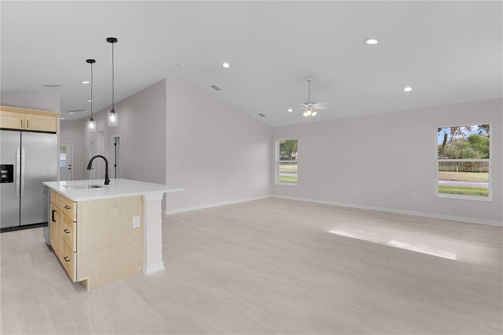 For Sale: $325,000 (3 beds, 2 baths, 1579 Square Feet)