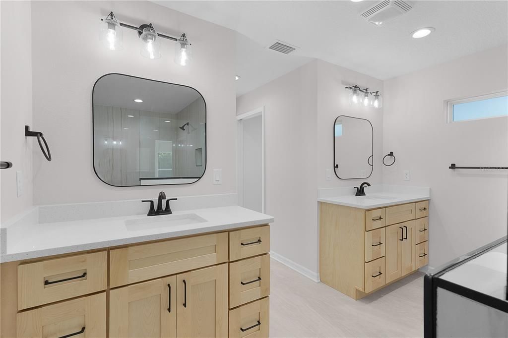 For Sale: $325,000 (3 beds, 2 baths, 1579 Square Feet)