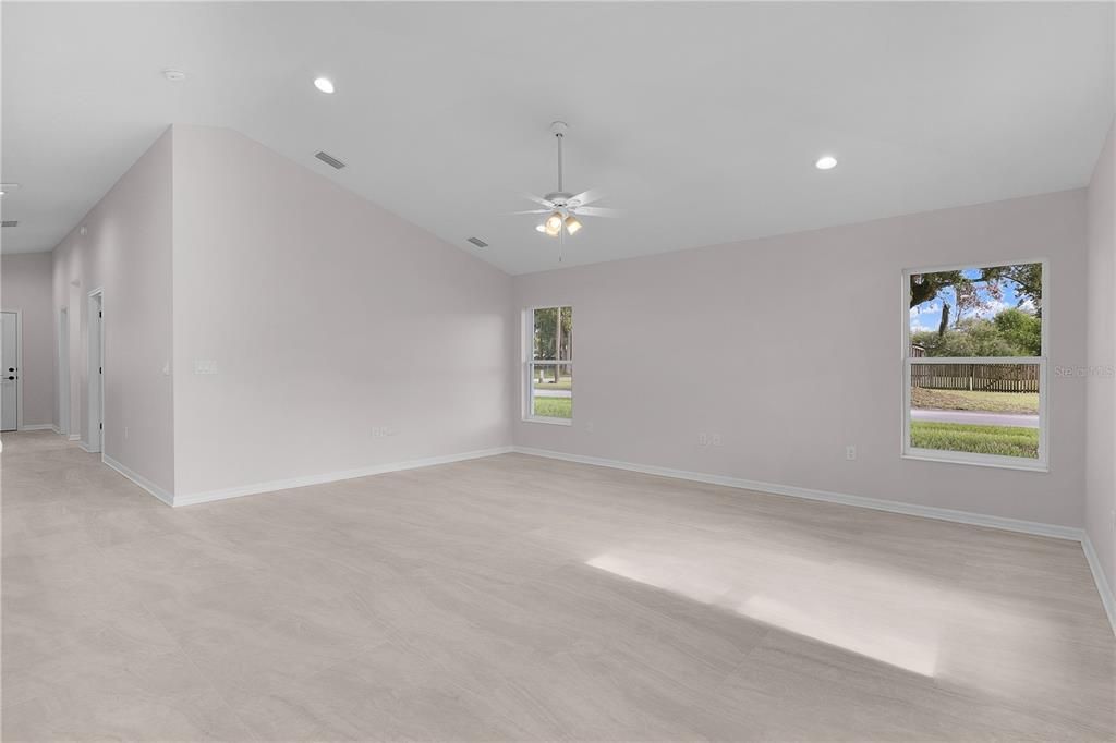 For Sale: $325,000 (3 beds, 2 baths, 1579 Square Feet)