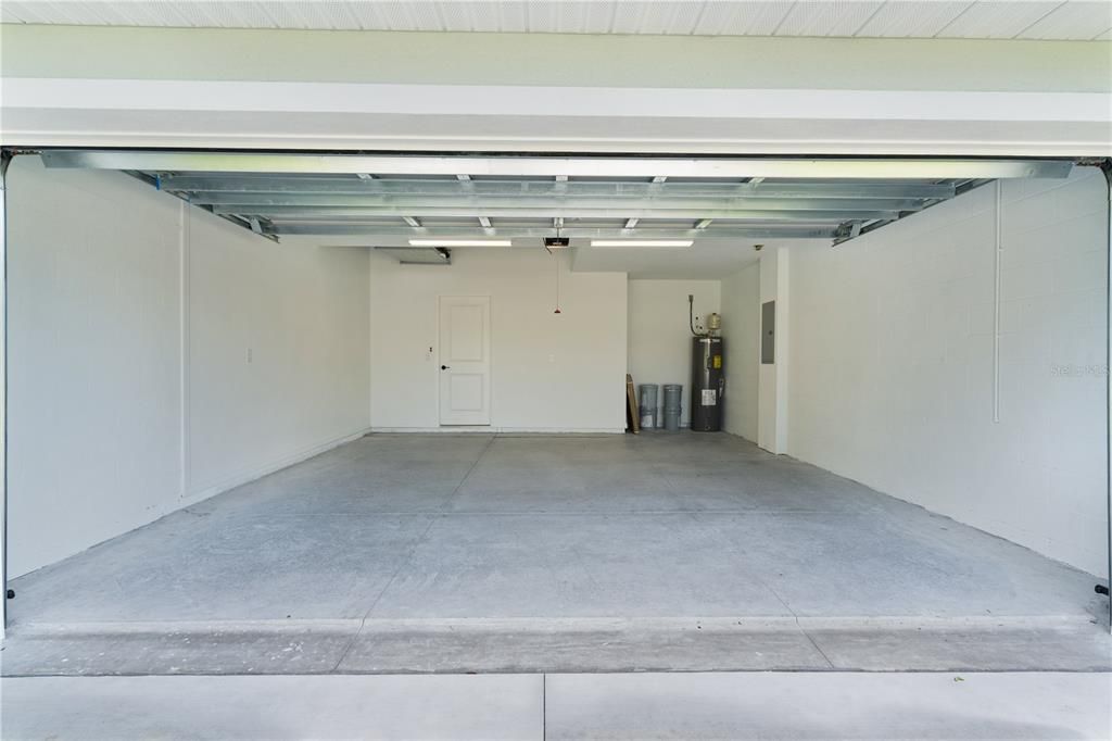 For Sale: $325,000 (3 beds, 2 baths, 1579 Square Feet)