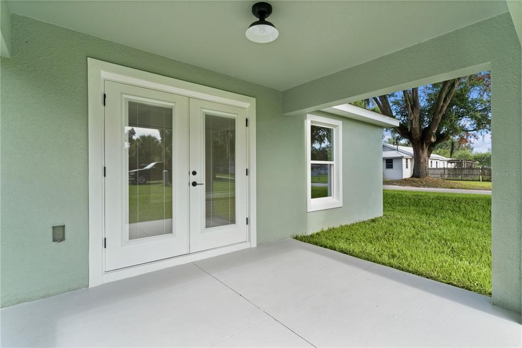 For Sale: $325,000 (3 beds, 2 baths, 1579 Square Feet)