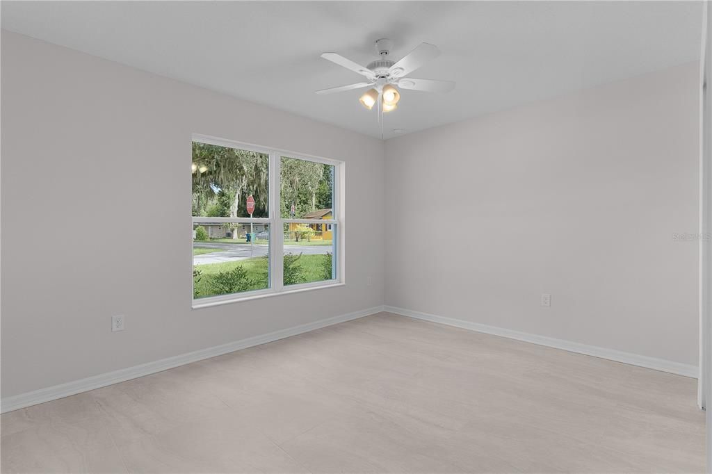 For Sale: $325,000 (3 beds, 2 baths, 1579 Square Feet)