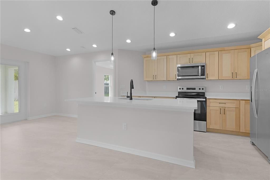 For Sale: $325,000 (3 beds, 2 baths, 1579 Square Feet)