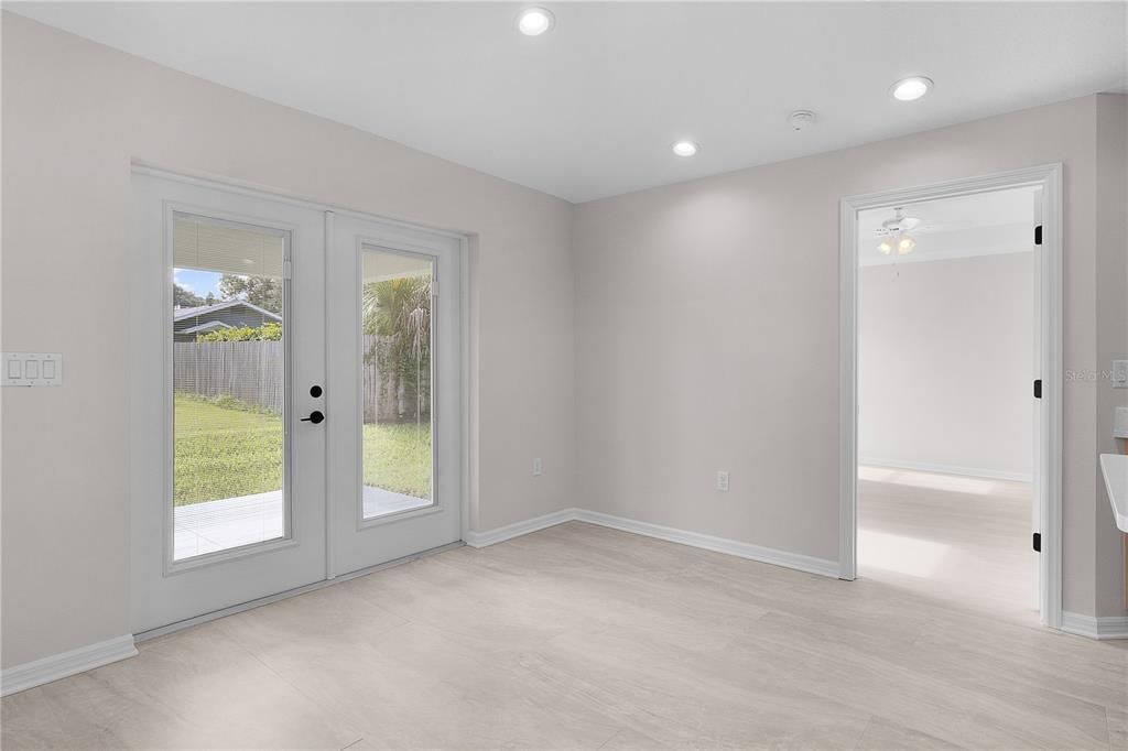 For Sale: $325,000 (3 beds, 2 baths, 1579 Square Feet)