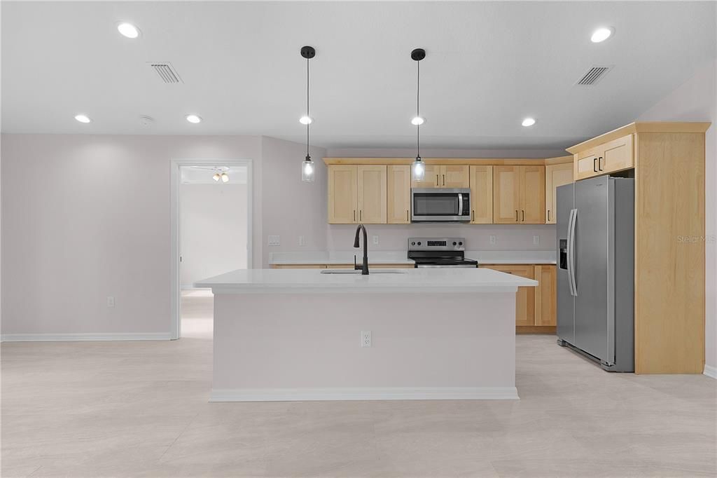 For Sale: $325,000 (3 beds, 2 baths, 1579 Square Feet)