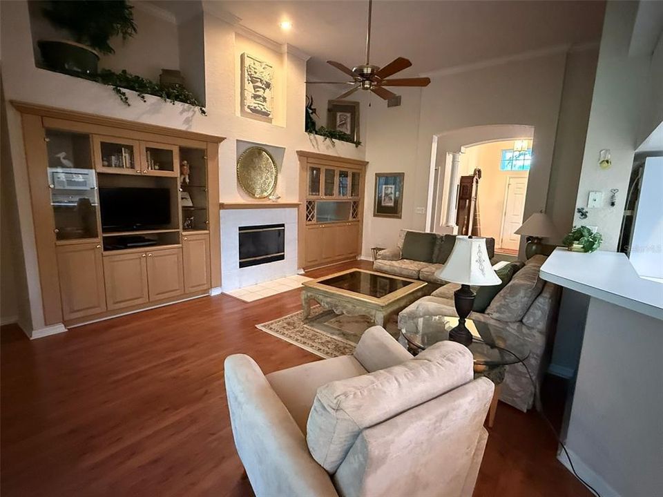 For Rent: $2,750 (3 beds, 2 baths, 2404 Square Feet)