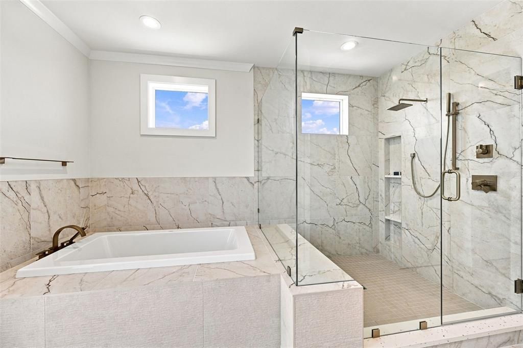 En Venta: $1,800,000 (3 camas, 2 baños, 1885 Pies cuadrados)