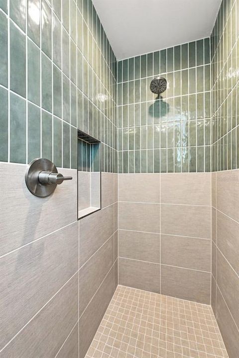 En Venta: $1,800,000 (3 camas, 2 baños, 1885 Pies cuadrados)