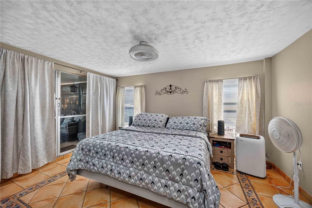 For Sale: $257,500 (3 beds, 1 baths, 1123 Square Feet)
