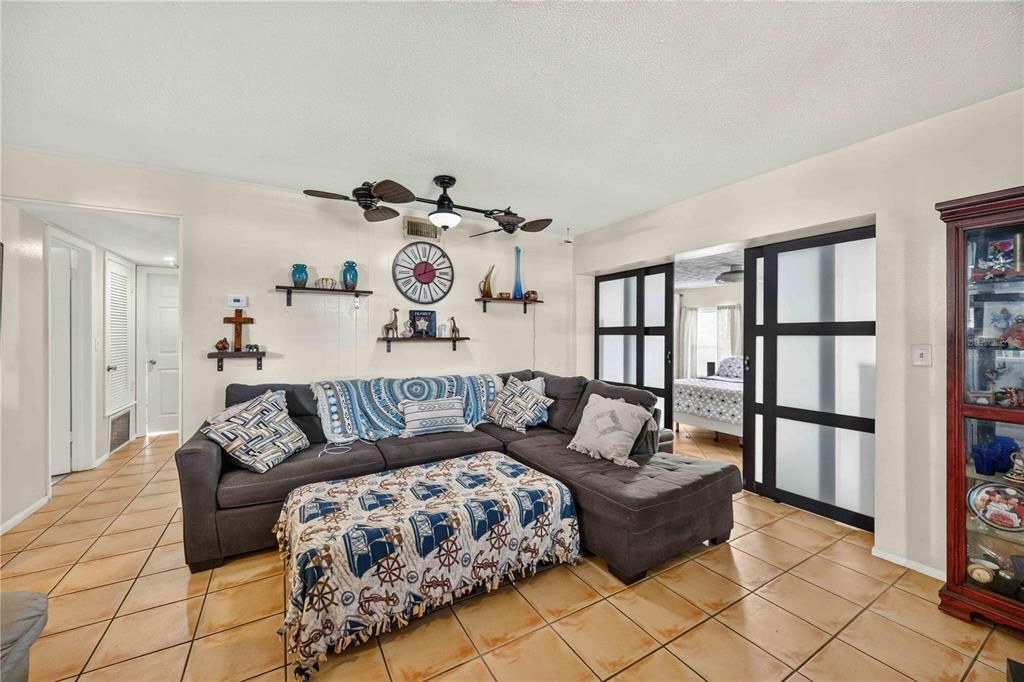 For Sale: $257,500 (3 beds, 1 baths, 1123 Square Feet)