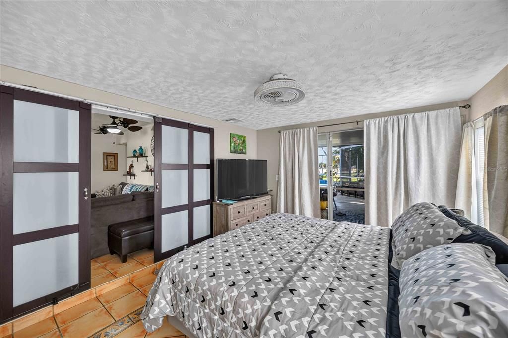 For Sale: $257,500 (3 beds, 1 baths, 1123 Square Feet)