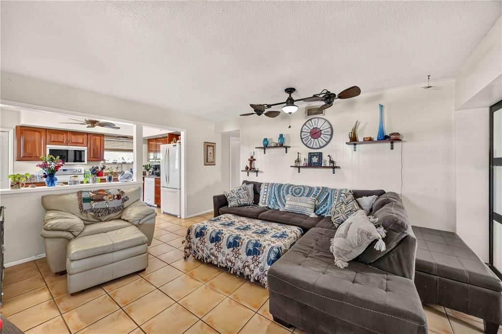 For Sale: $257,500 (3 beds, 1 baths, 1123 Square Feet)