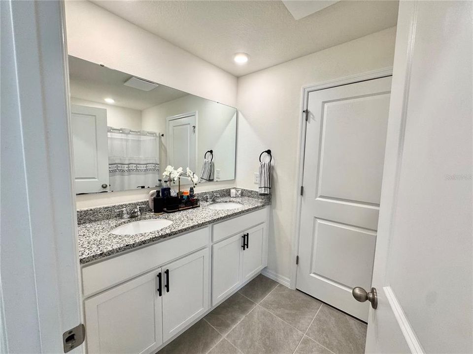 For Rent: $2,400 (3 beds, 2 baths, 1553 Square Feet)