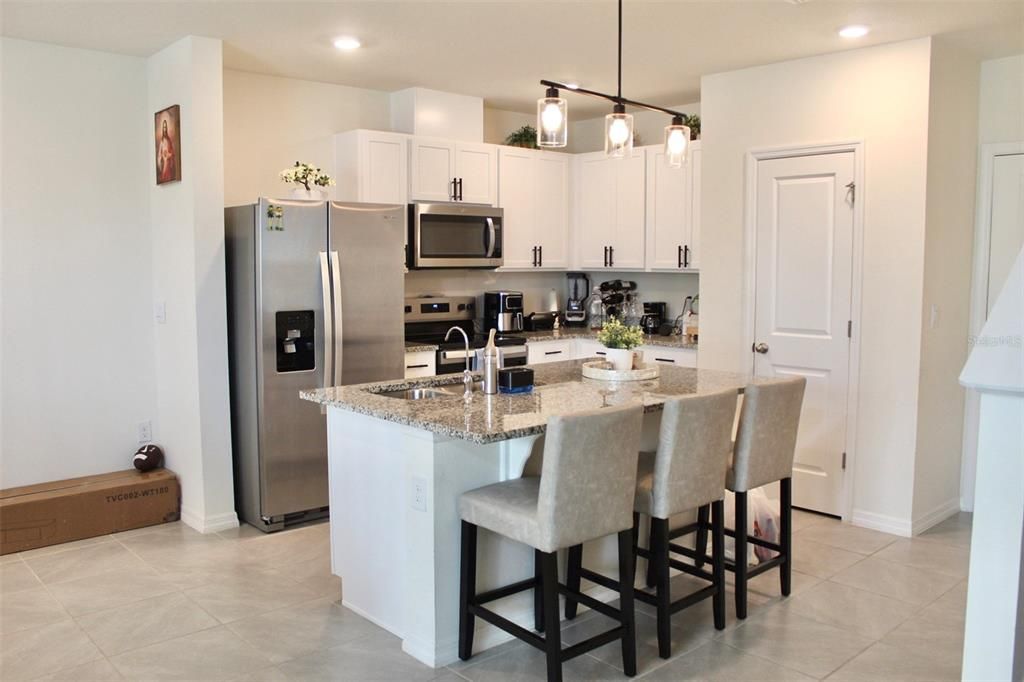 For Rent: $2,400 (3 beds, 2 baths, 1553 Square Feet)