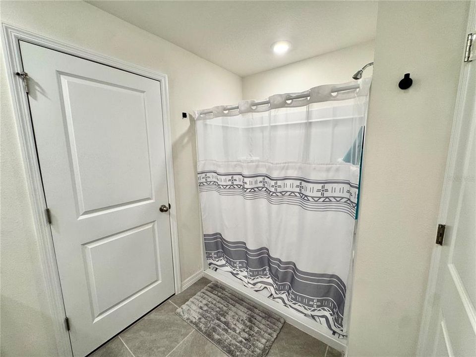 For Rent: $2,400 (3 beds, 2 baths, 1553 Square Feet)