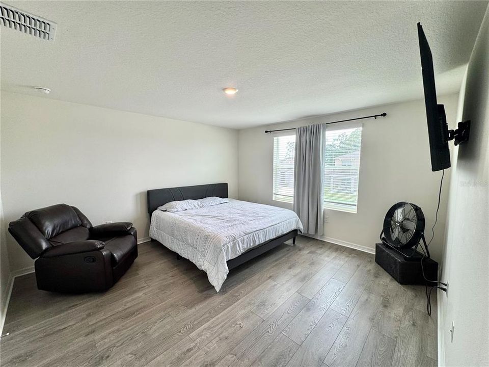 For Rent: $2,400 (3 beds, 2 baths, 1553 Square Feet)