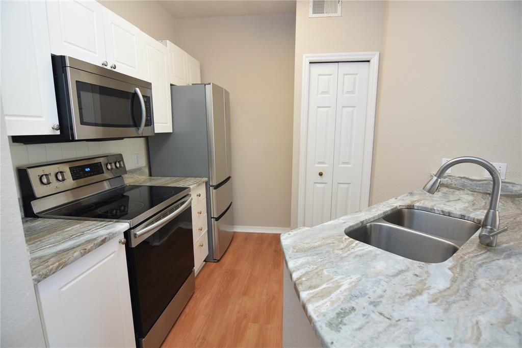 В аренду: $1,450 (1 спален, 1 ванн, 843 Квадратных фут)