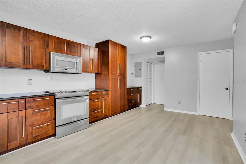 For Rent: $2,200 (3 beds, 2 baths, 1478 Square Feet)