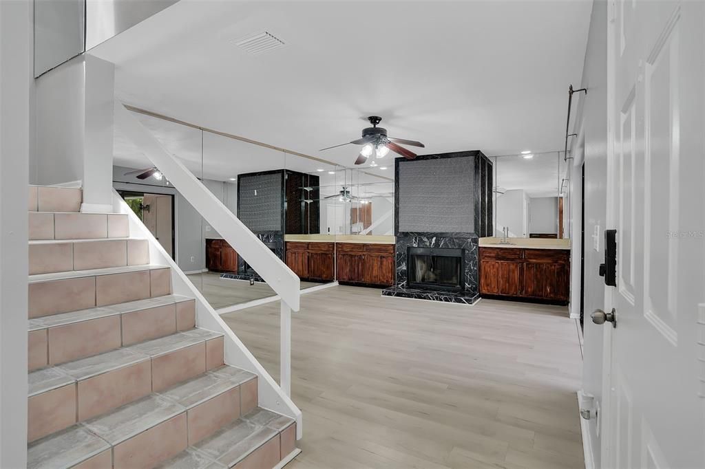For Rent: $2,200 (3 beds, 2 baths, 1478 Square Feet)