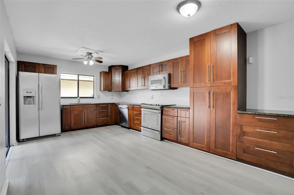 For Rent: $2,200 (3 beds, 2 baths, 1478 Square Feet)