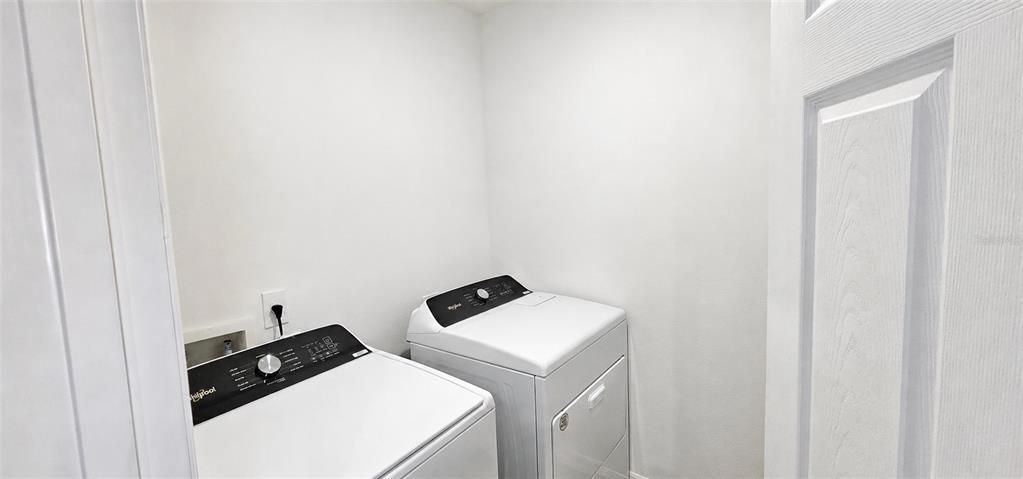 For Rent: $2,350 (3 beds, 2 baths, 1489 Square Feet)