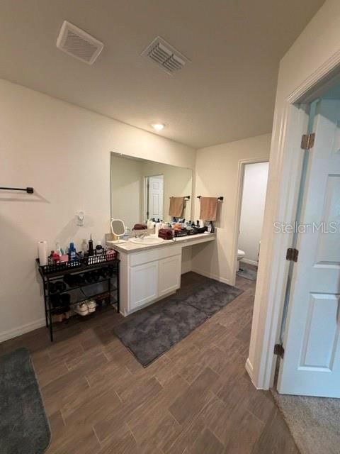 For Rent: $2,300 (4 beds, 2 baths, 2150 Square Feet)