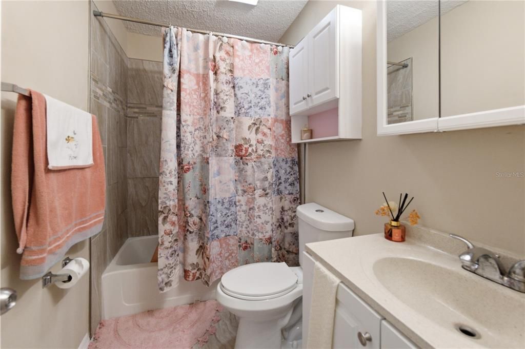 For Sale: $149,900 (2 beds, 1 baths, 1012 Square Feet)