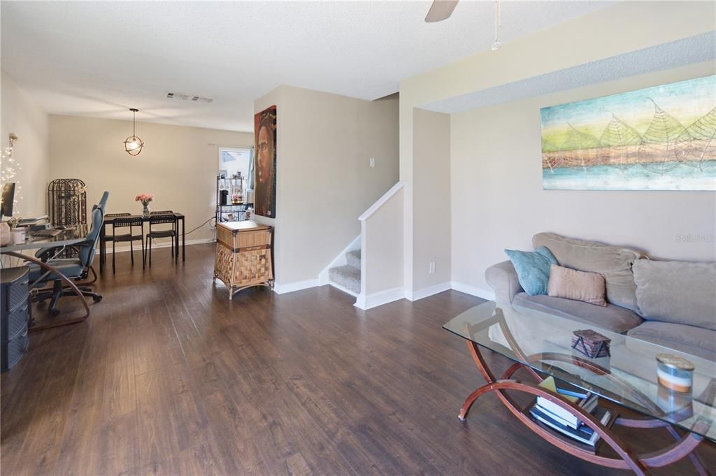 For Sale: $149,900 (2 beds, 1 baths, 1012 Square Feet)