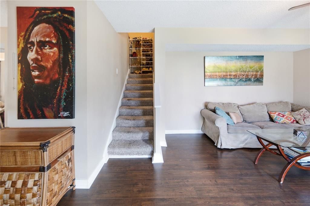 For Sale: $149,900 (2 beds, 1 baths, 1012 Square Feet)