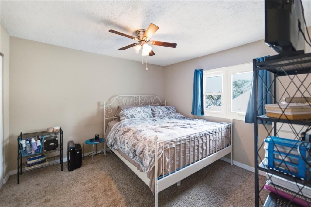 For Sale: $149,900 (2 beds, 1 baths, 1012 Square Feet)